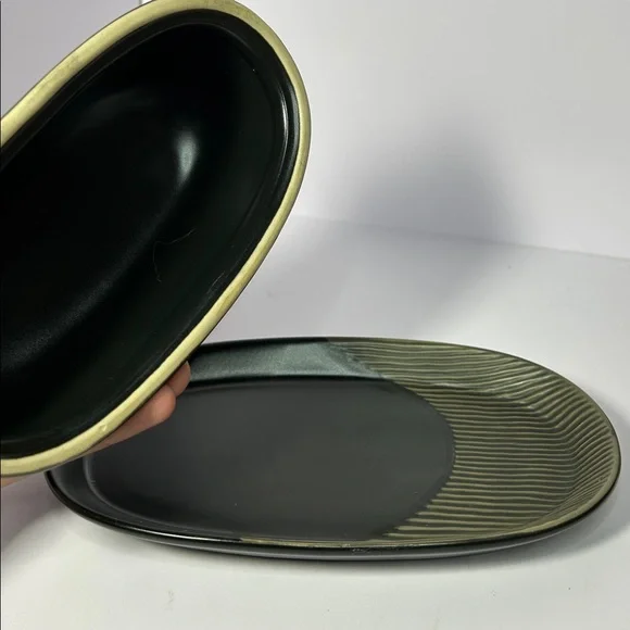 Pfaltzgraff Night Surf Covered Butter Dish Matte Black Smooth Embossed Rings - Picture 3 of 4